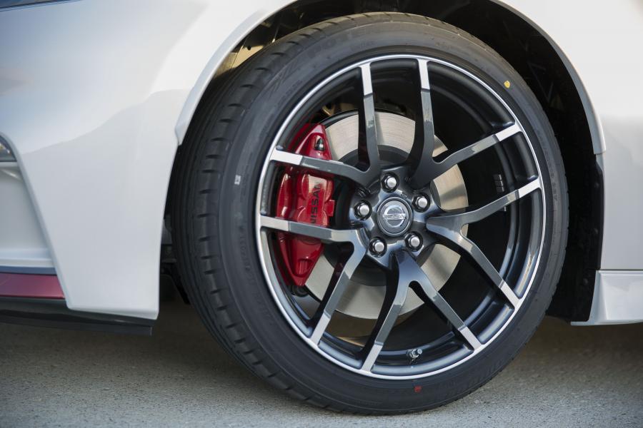  Nissan 370Z Nismo 2015 года  (US) (фото 18 из 62)